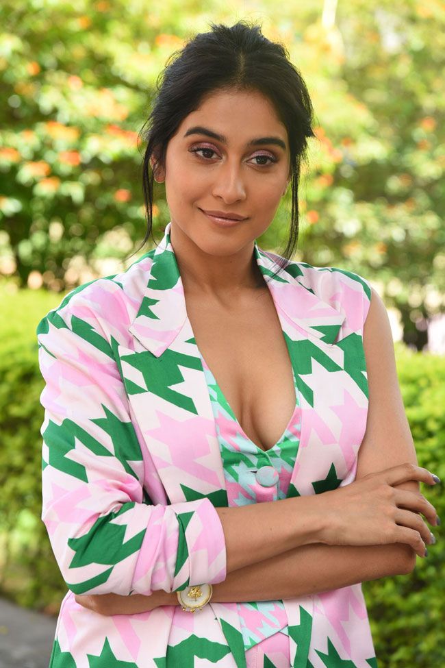 Regina Cassandra hot stills at Evaru Press Meet South Indian Actress