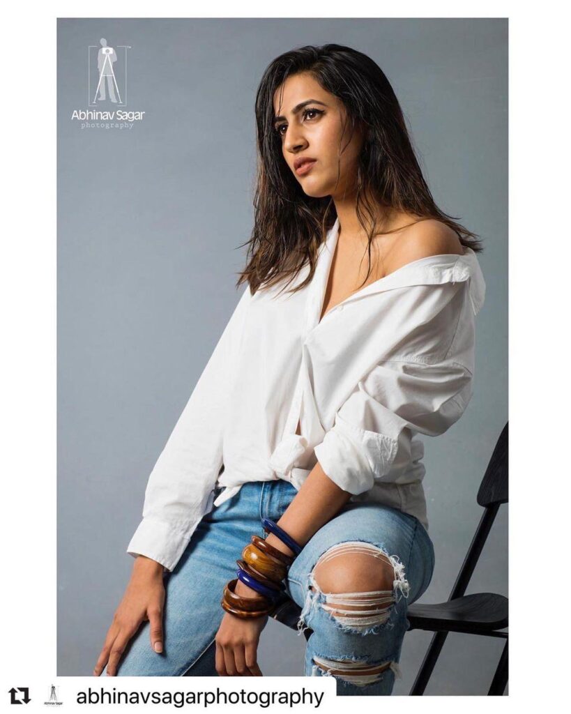 Niharika Konidela very beautiful and glamorous photos Niharika Konidela exposing hot photos gallery 29660