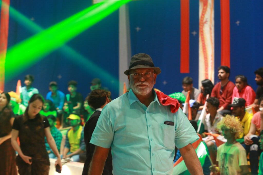 "Malli Putti Vachinava" Song released from Pan India Movie 'Record Break' 1 WhatsApp Image 2024 03 01 at 16.11.18 e904f3c2