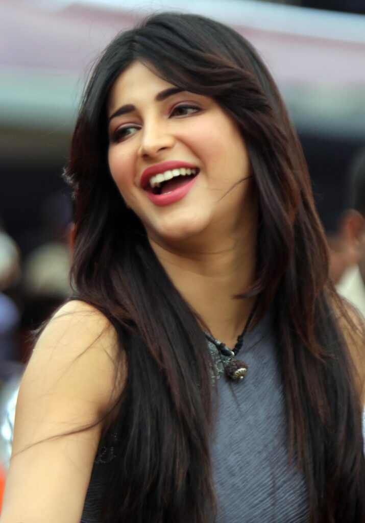 Kamal Hassan to produce a Musical video starring his Shruthi Hassan with a well known director 1 in
