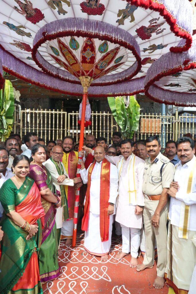 Chennai Umbrellas Reach Tirumala for Garuda Seva 1 1001655858